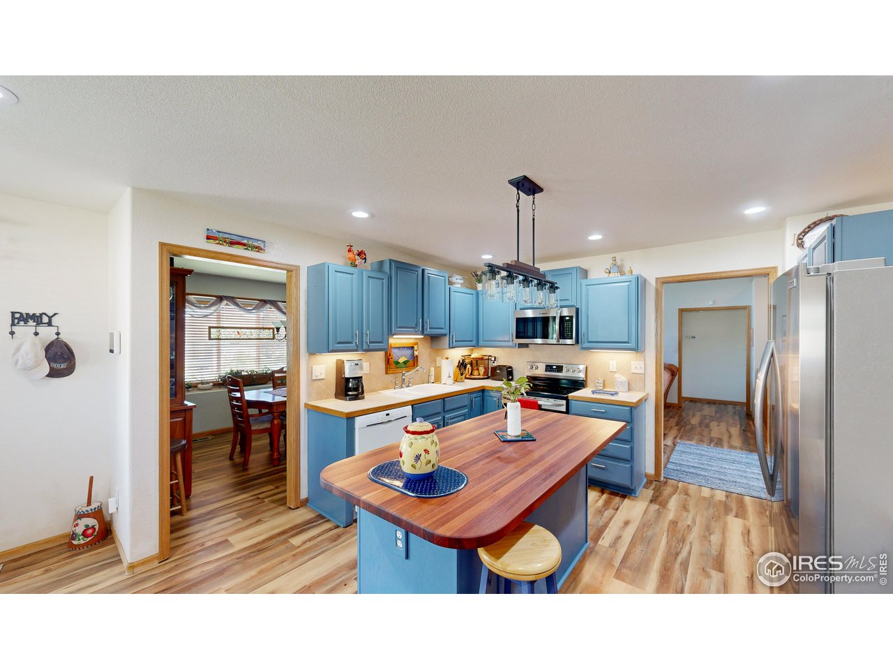 1382 Ridge Ct