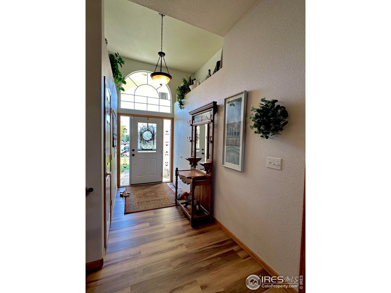1382 Ridge Ct