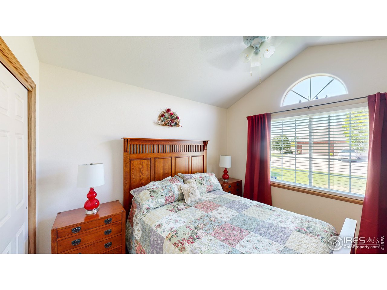 1382 Ridge Ct
