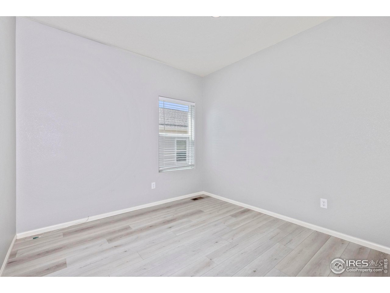 993 Cascade Falls St