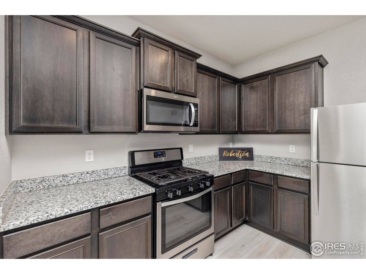 993 Cascade Falls St