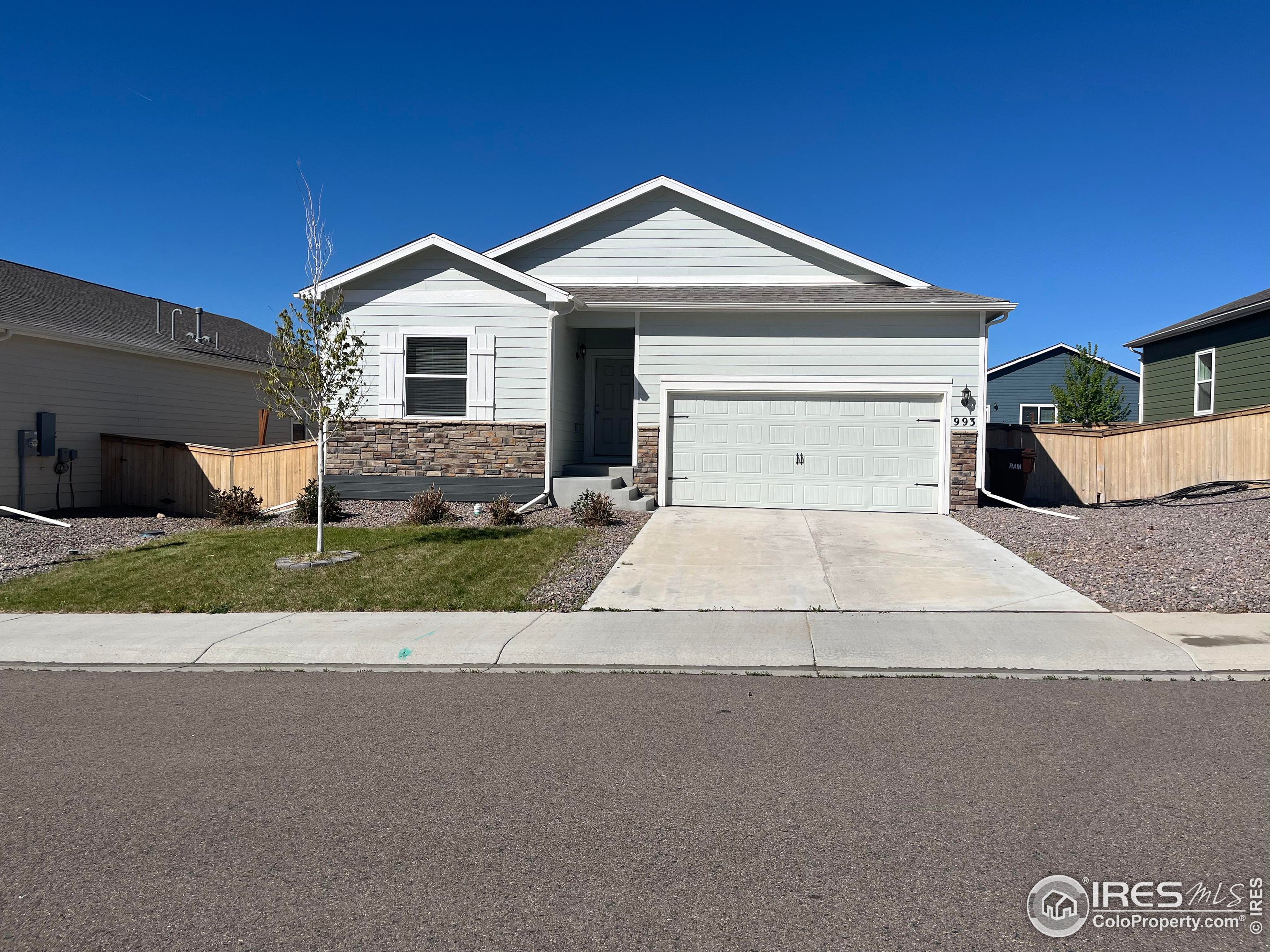 993 Cascade Falls St