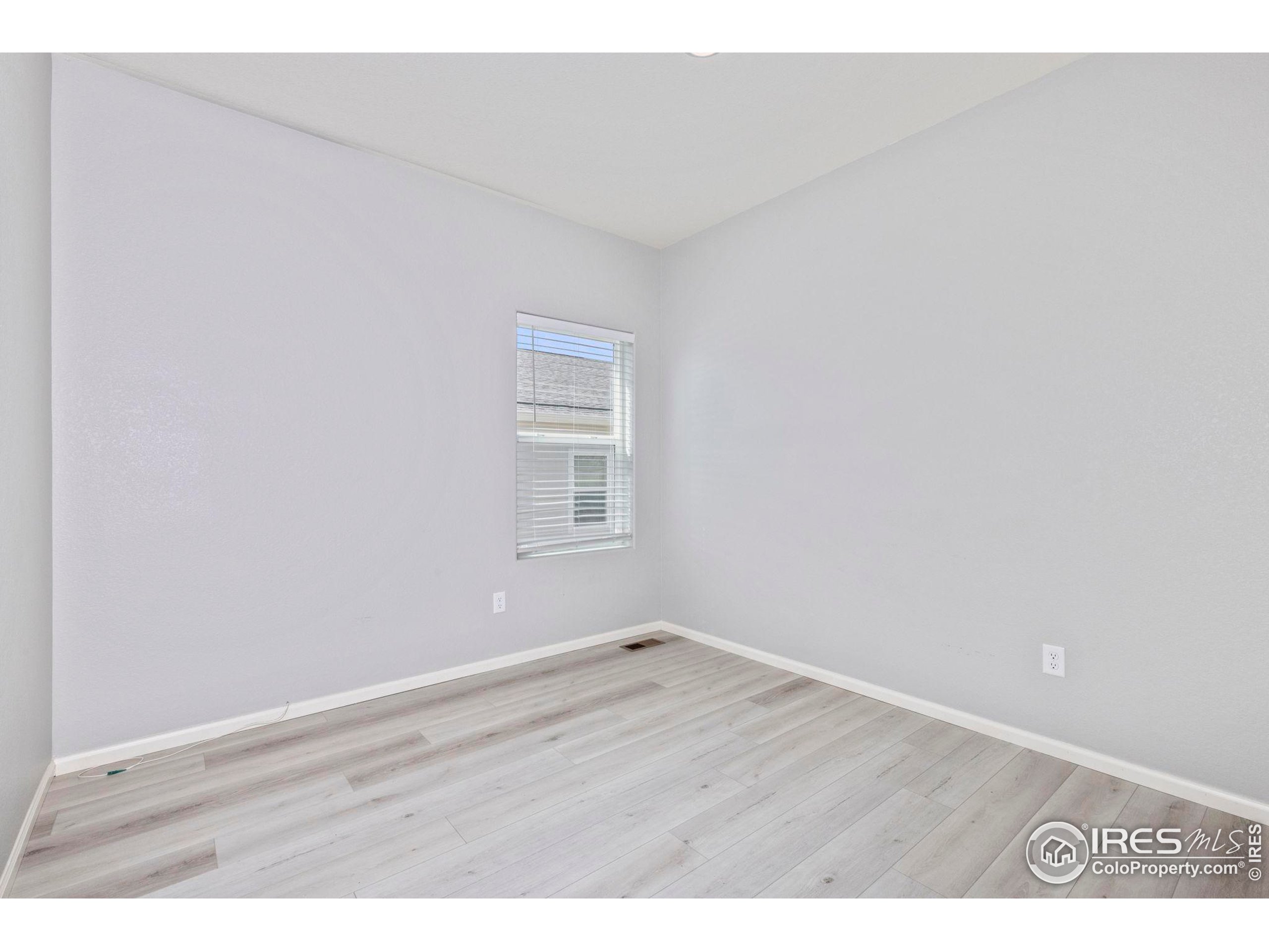 993 Cascade Falls St