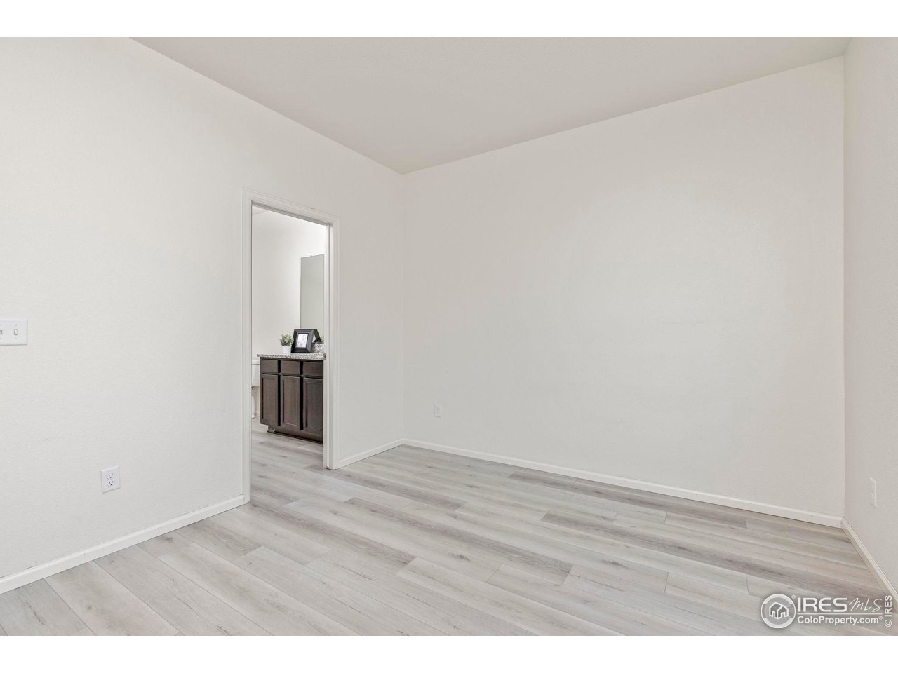 993 Cascade Falls St