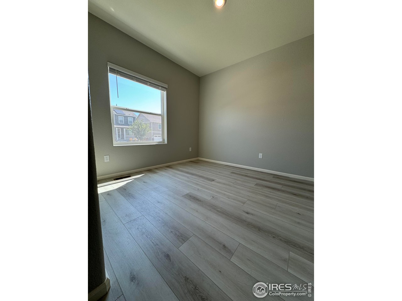 993 Cascade Falls St