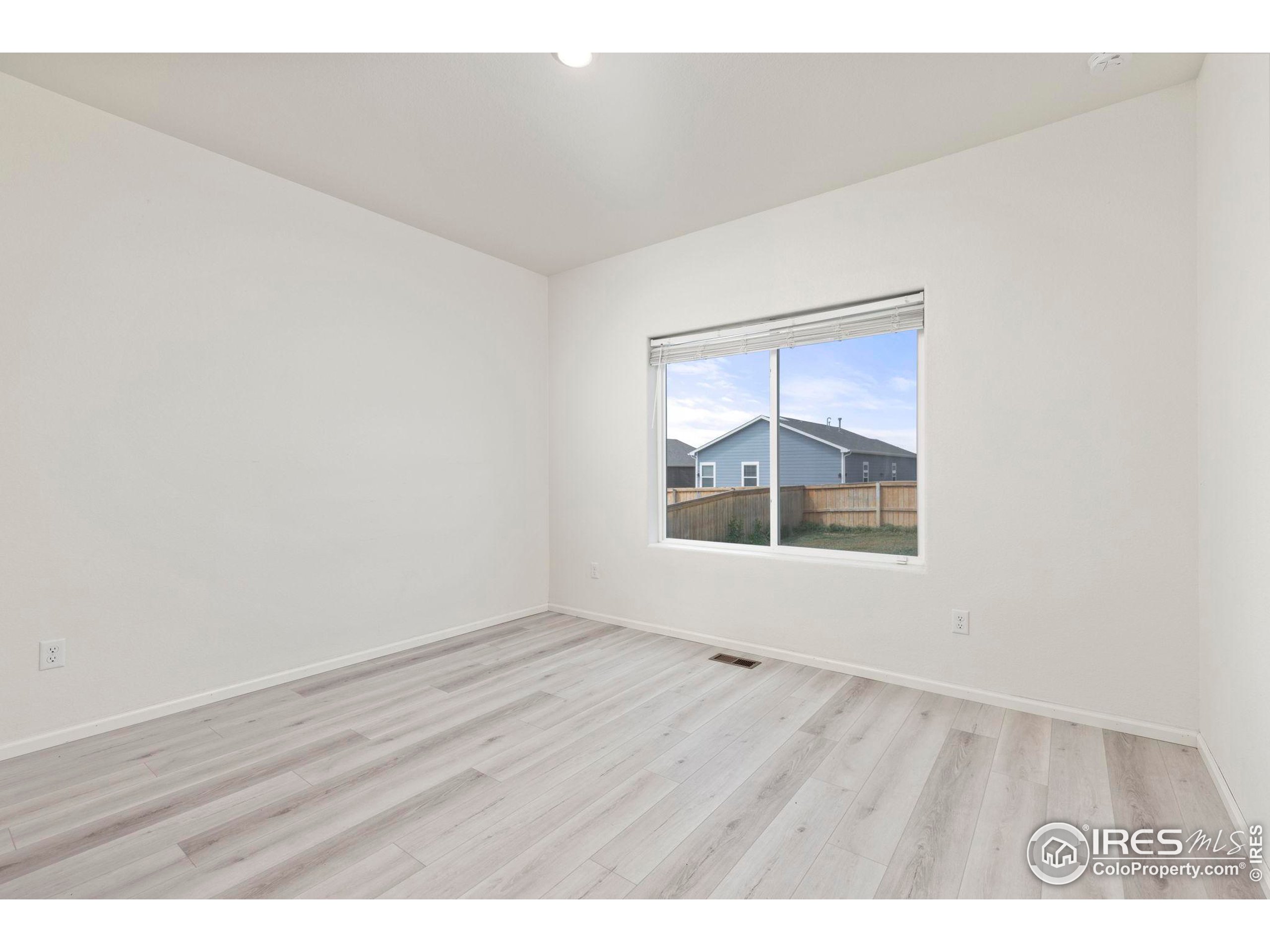 993 Cascade Falls St