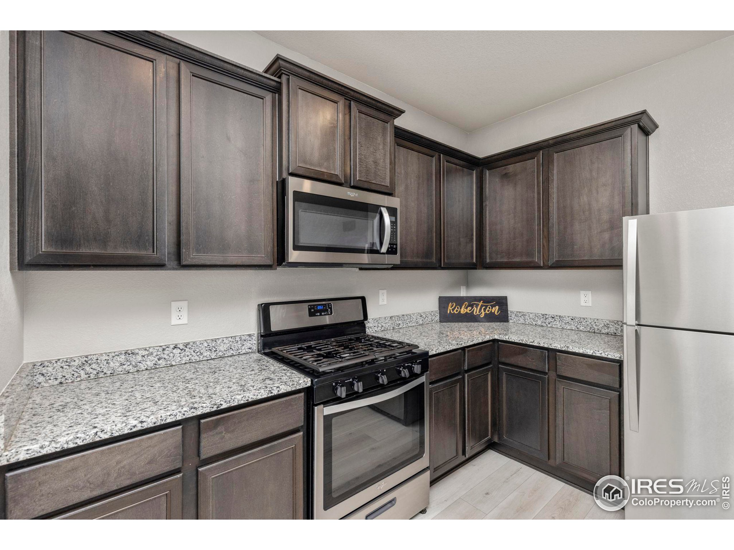 993 Cascade Falls St