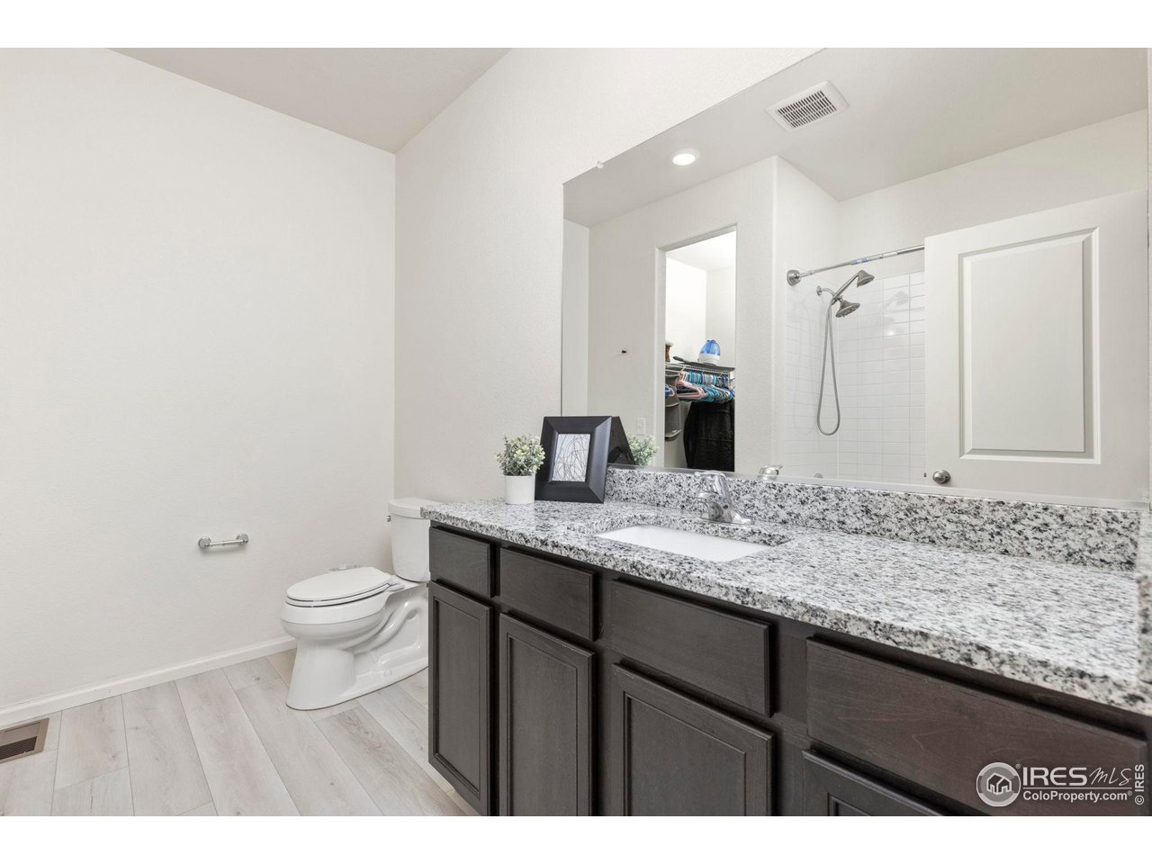 993 Cascade Falls St