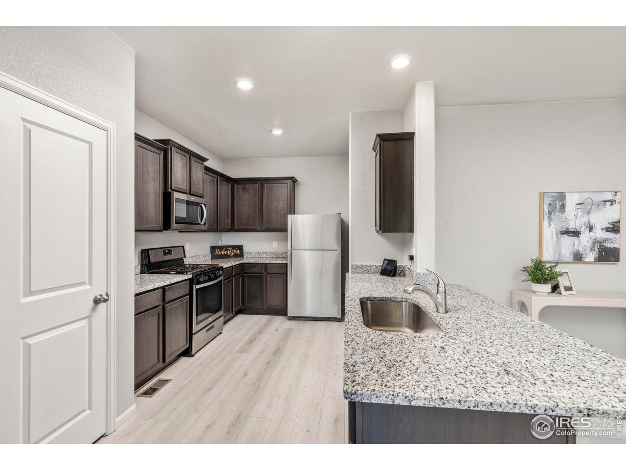 993 Cascade Falls St