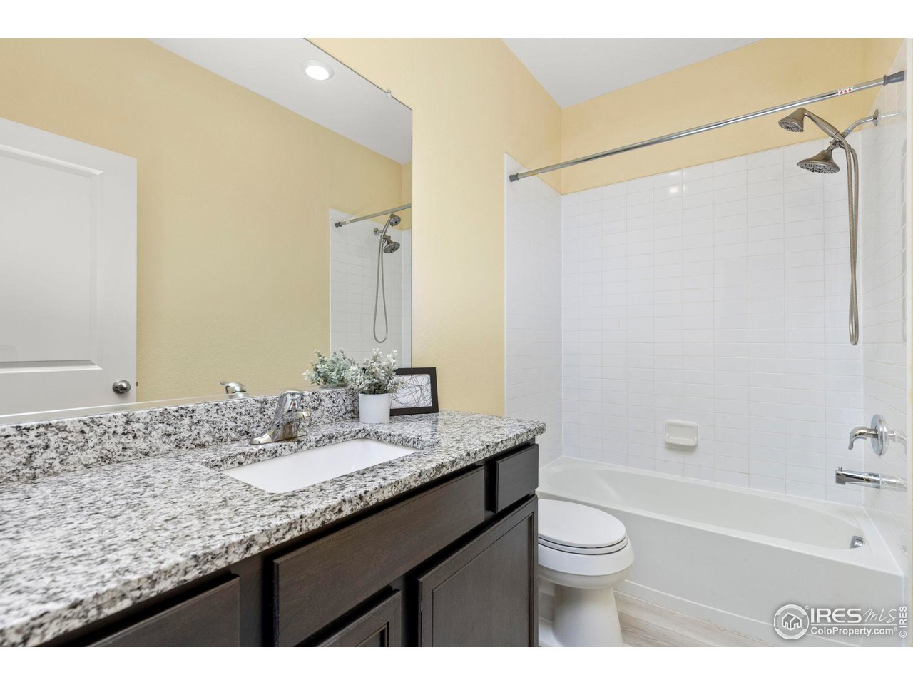 993 Cascade Falls St