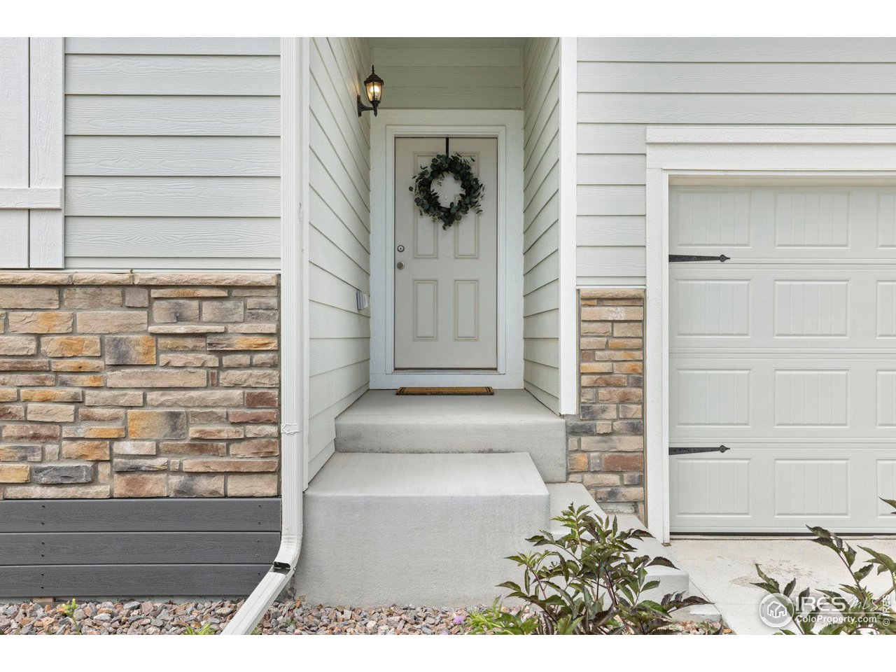 993 Cascade Falls St