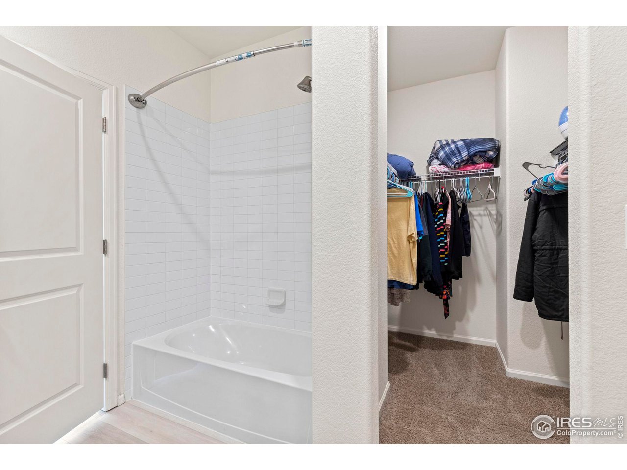 993 Cascade Falls St