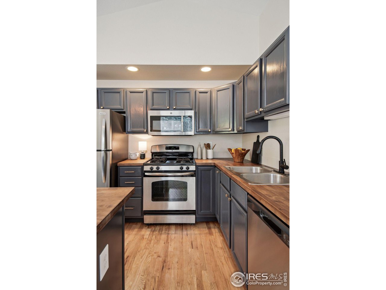 635 Gooseberry Dr 2003