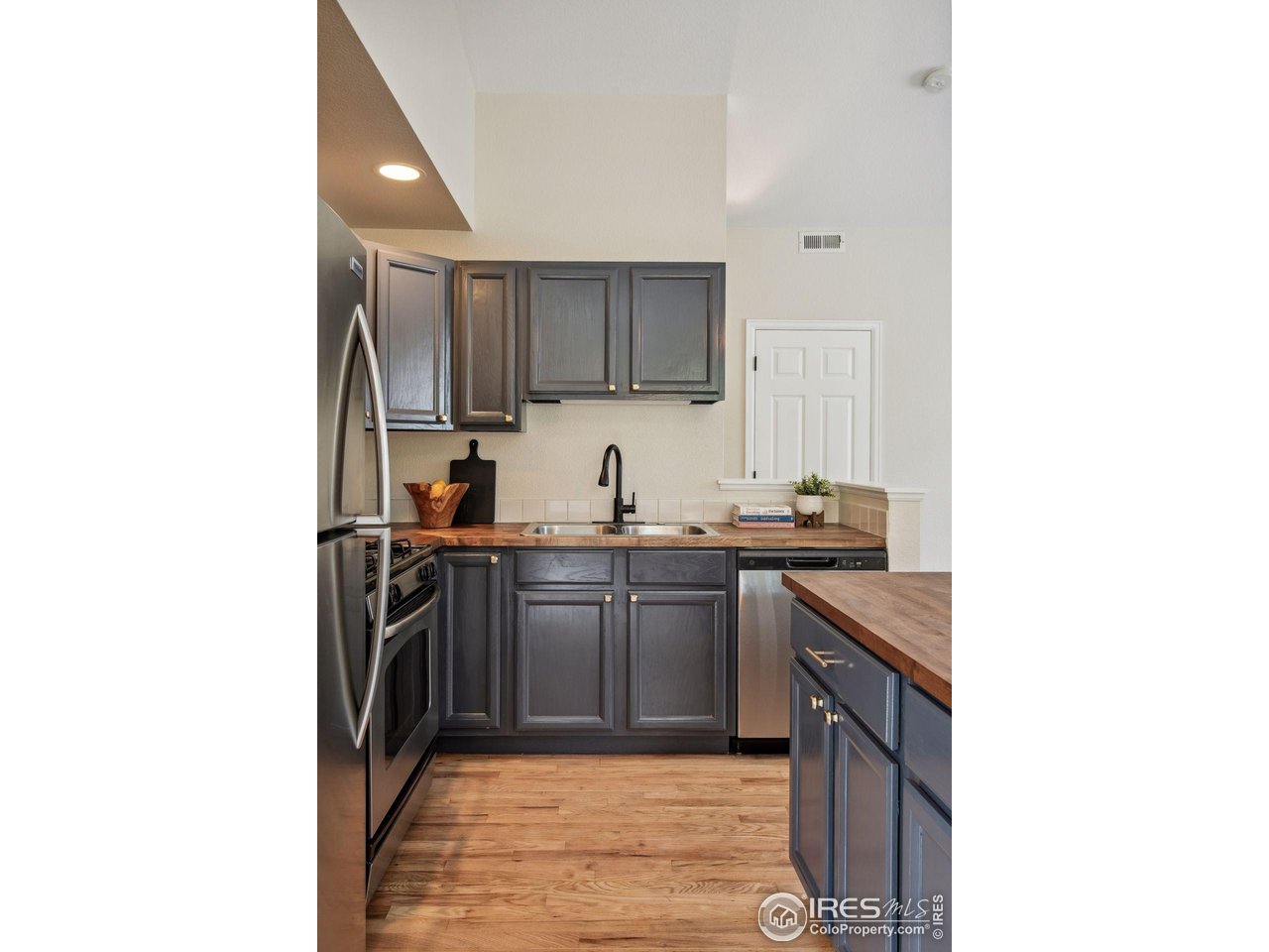 635 Gooseberry Dr 2003