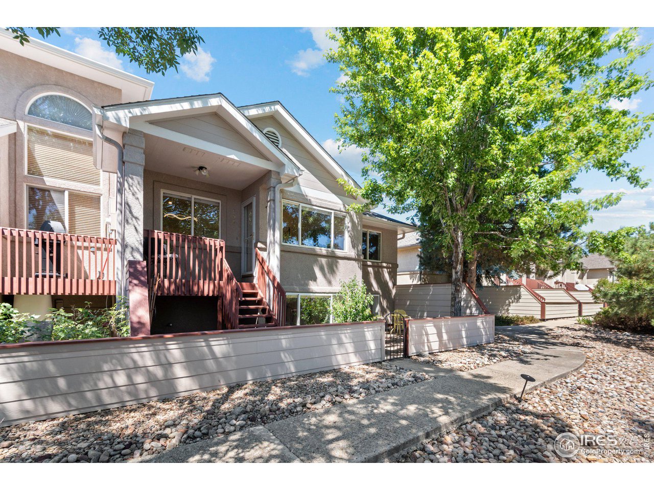590 Ridgeview Dr