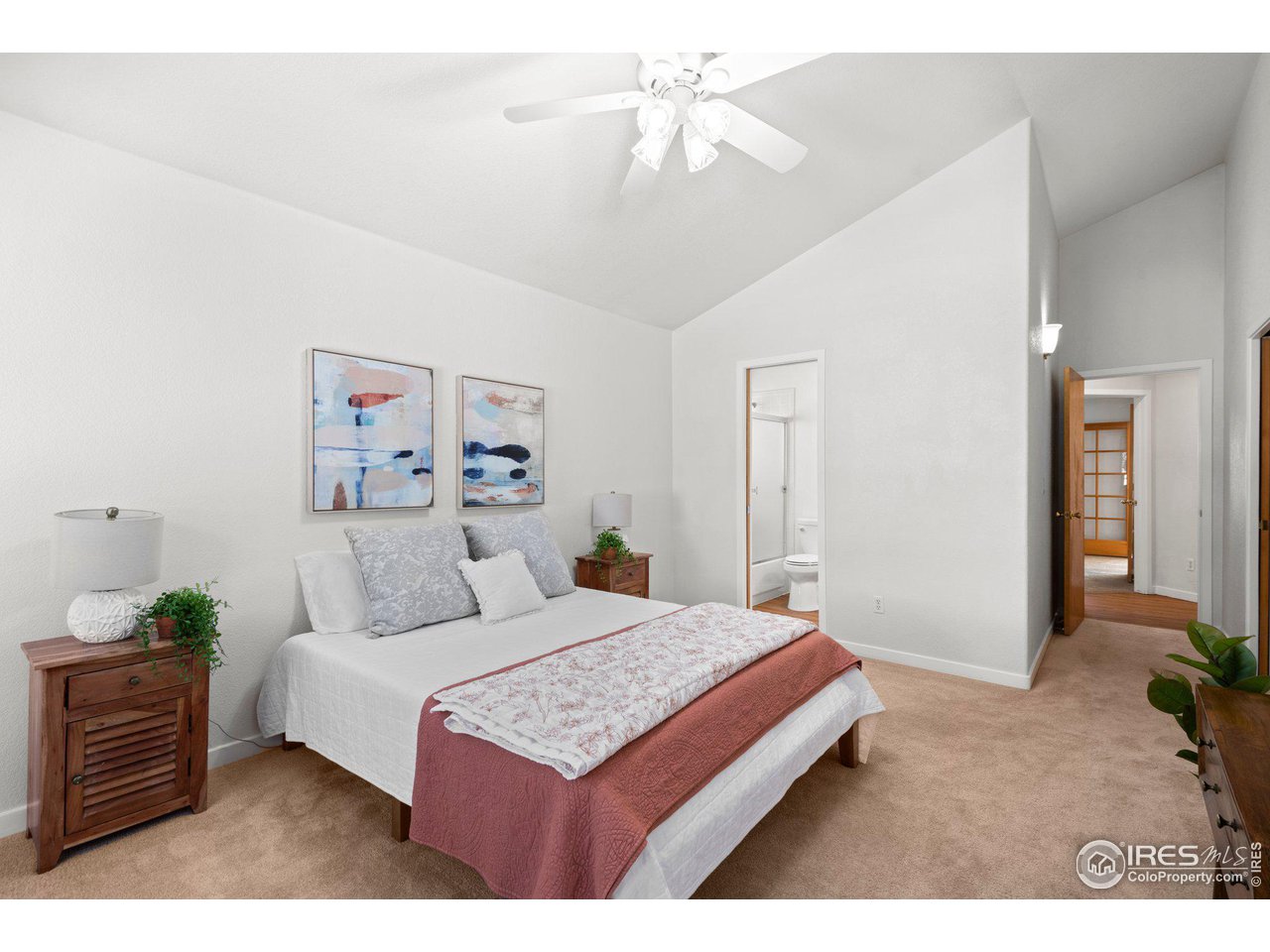 590 Ridgeview Dr