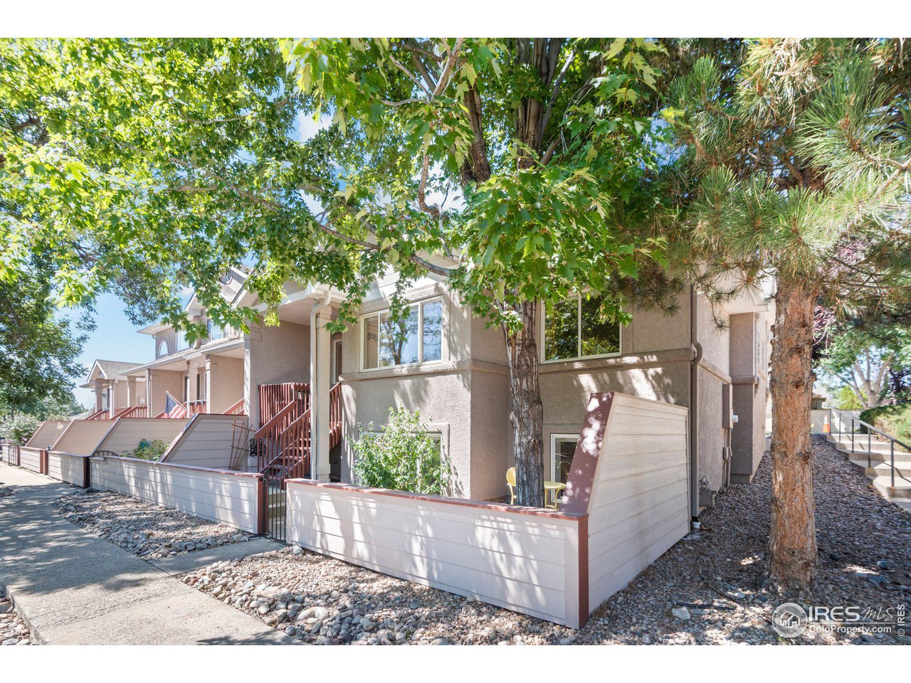 590 Ridgeview Dr