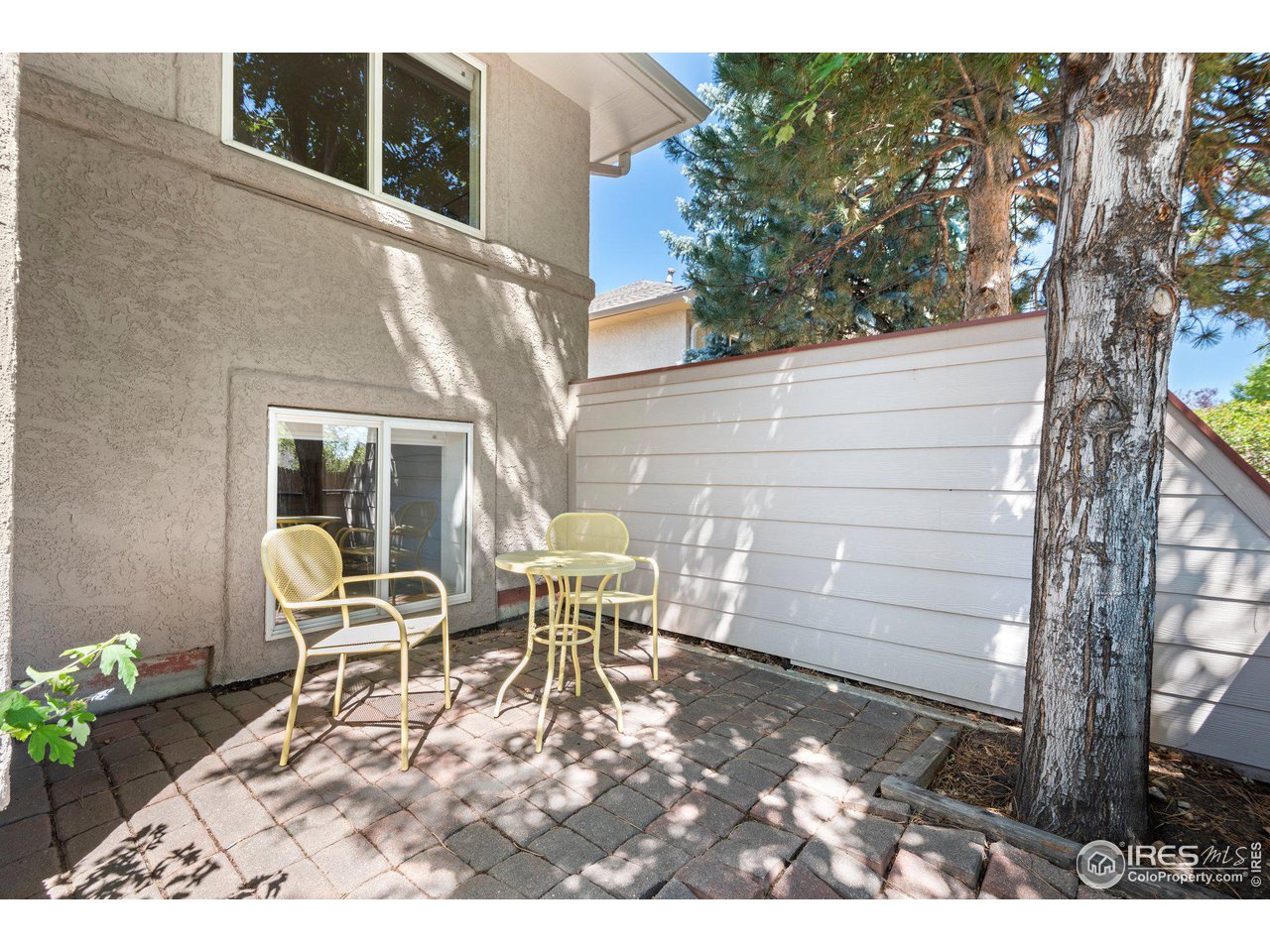 590 Ridgeview Dr