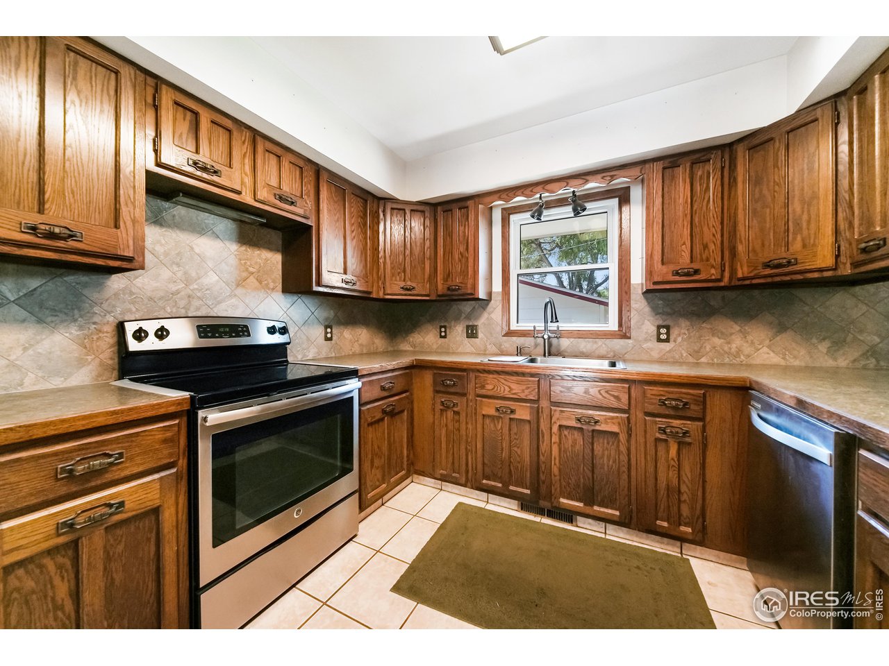 616 W Kiowa Ave