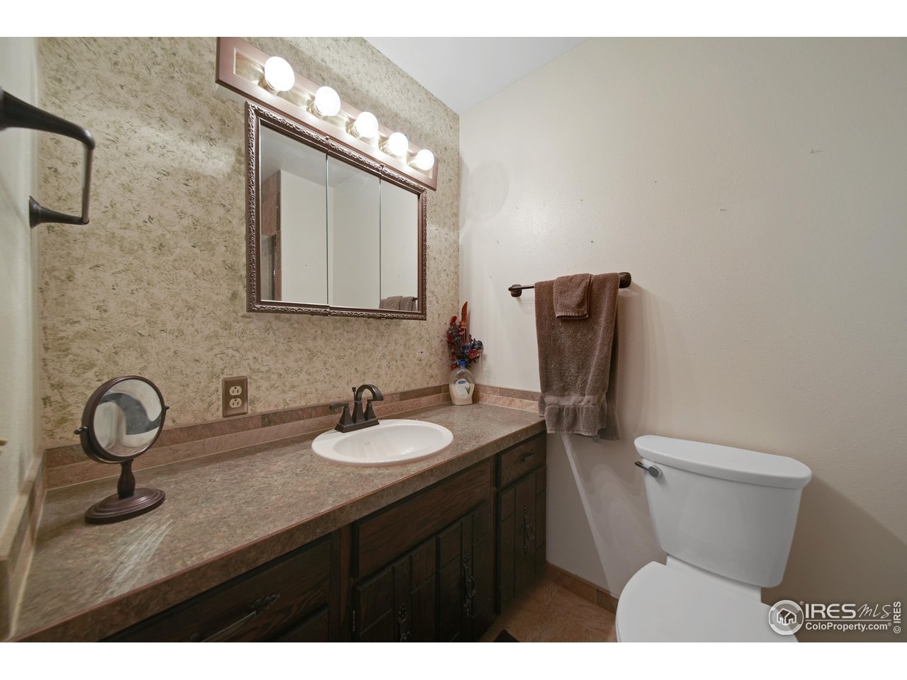 616 W Kiowa Ave