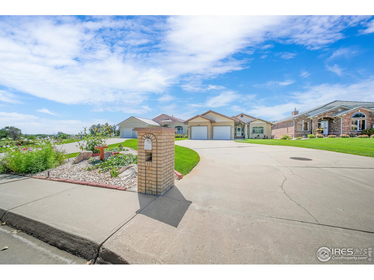 102 Fairway Ln