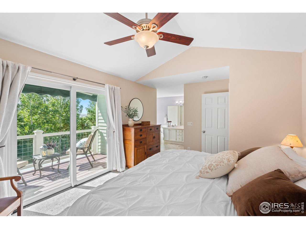 650 Columbine Ct