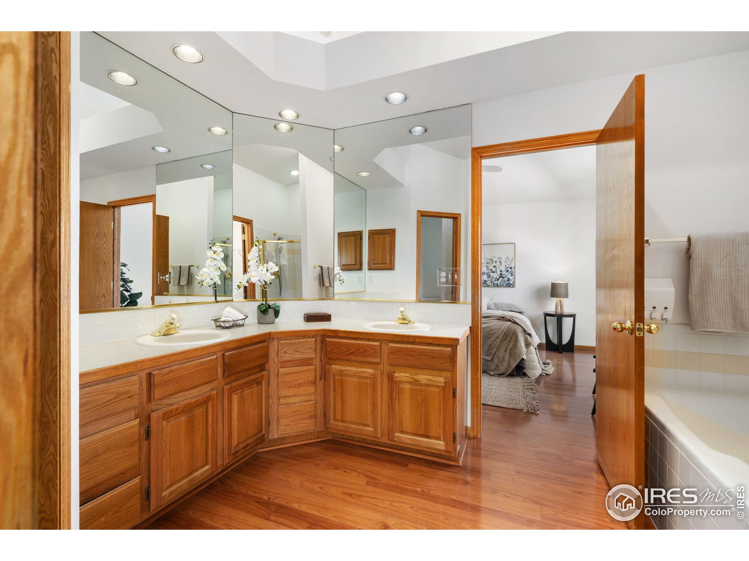 1300 Redwood Dr