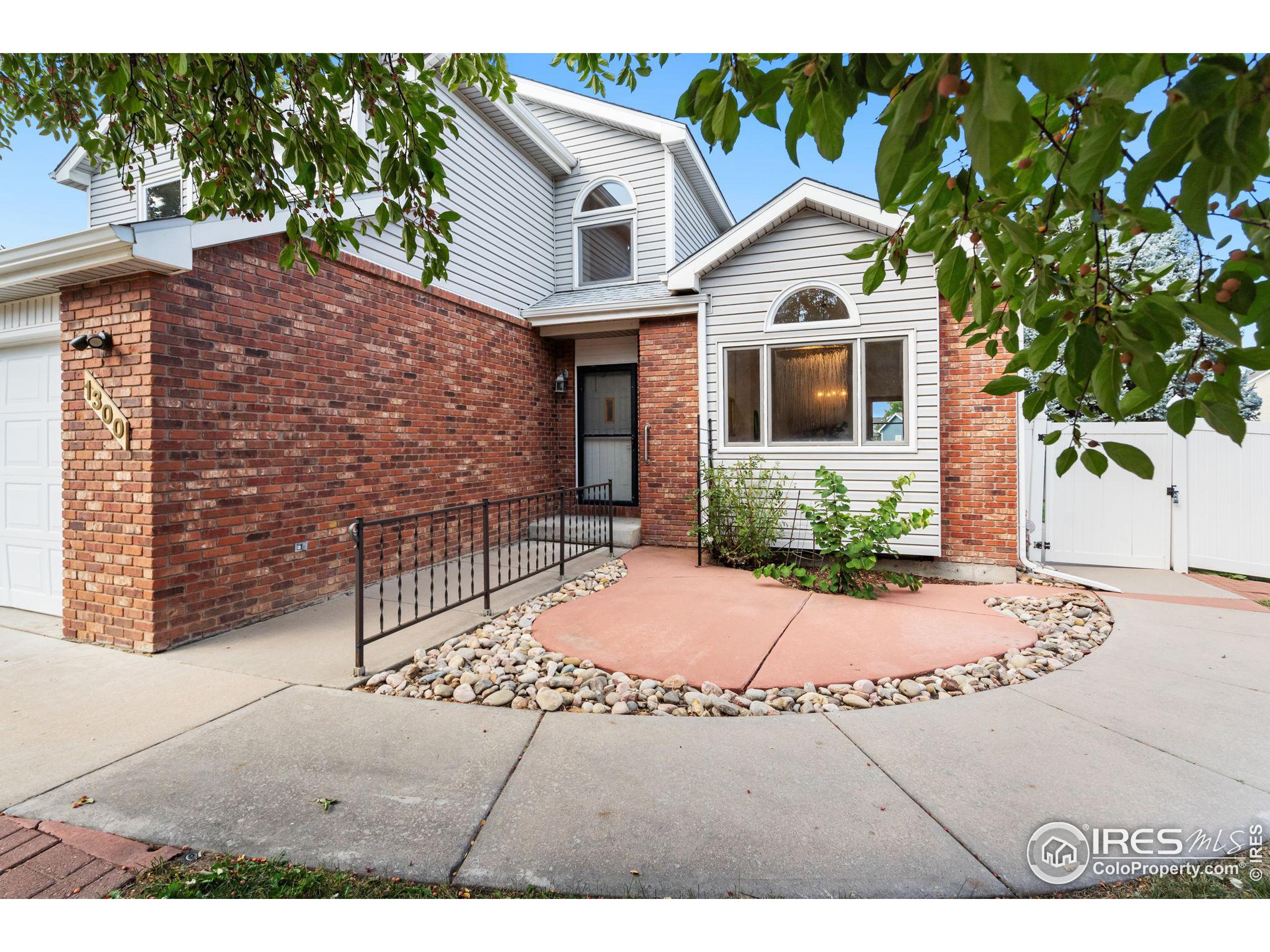 1300 Redwood Dr