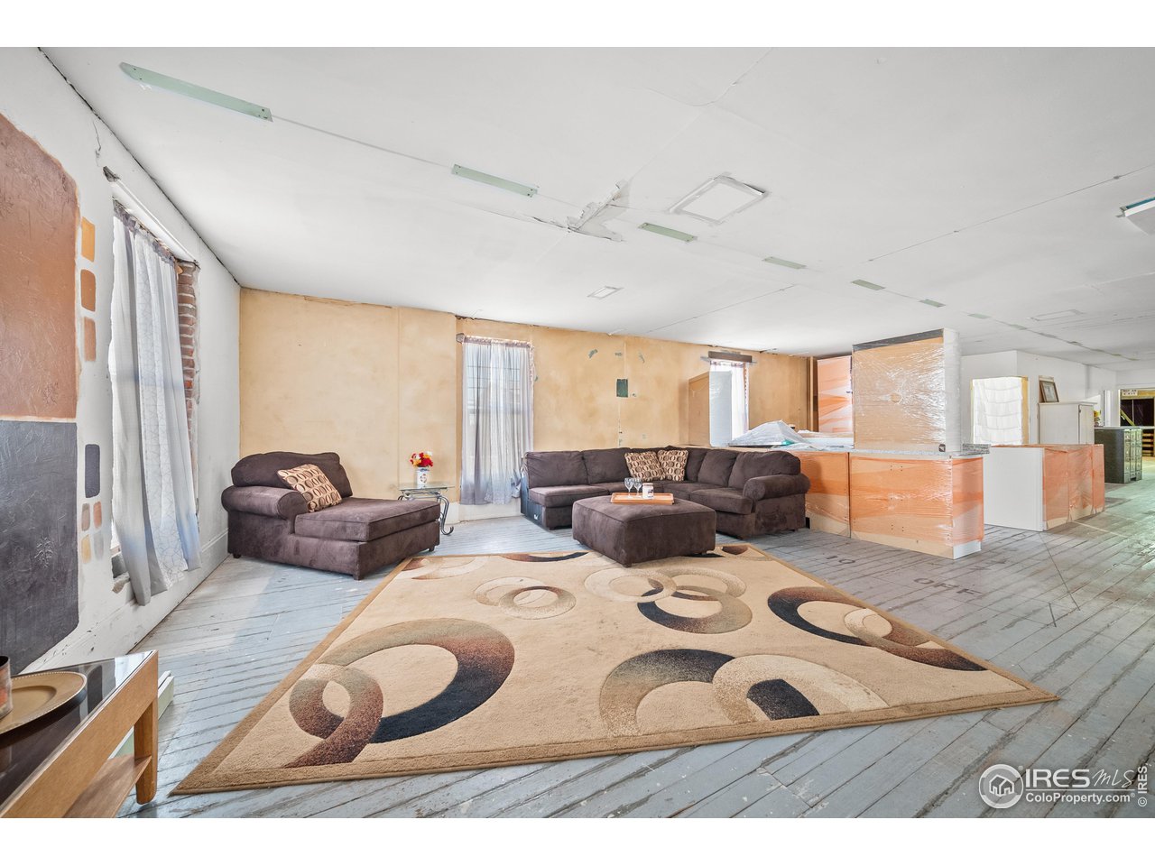 116 W Railroad Ave