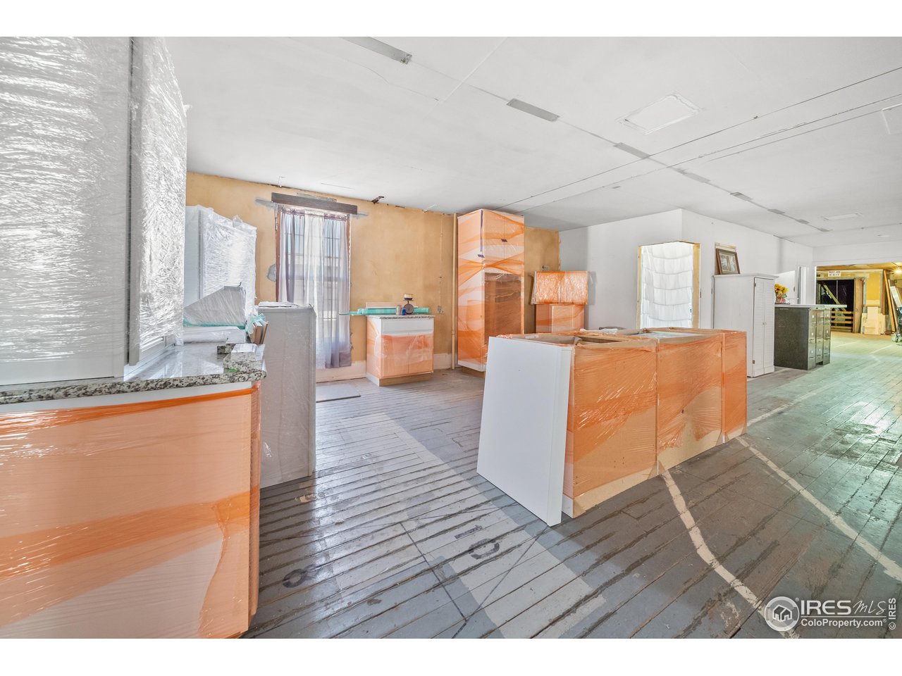 116 W Railroad Ave