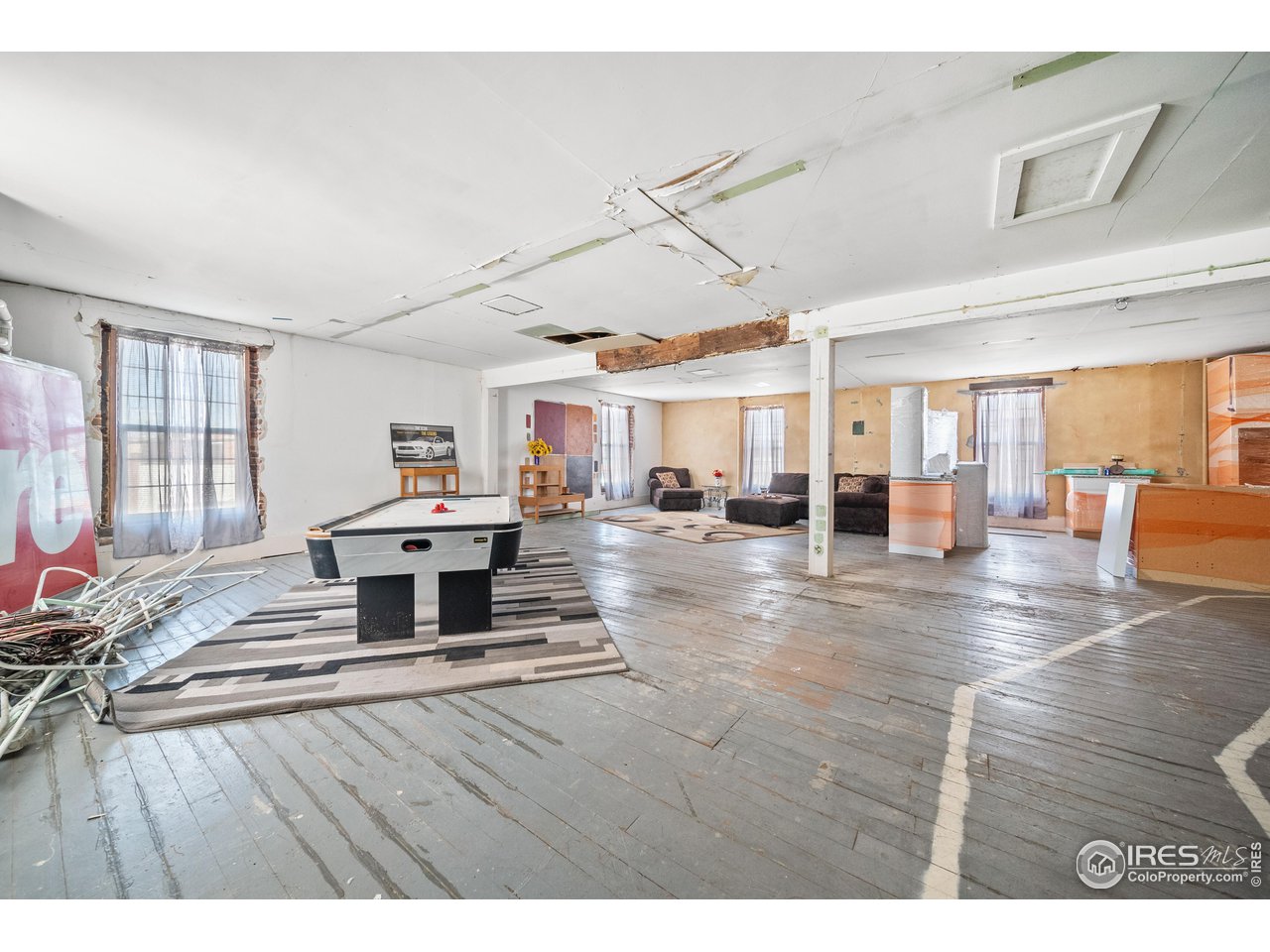 116 W Railroad Ave