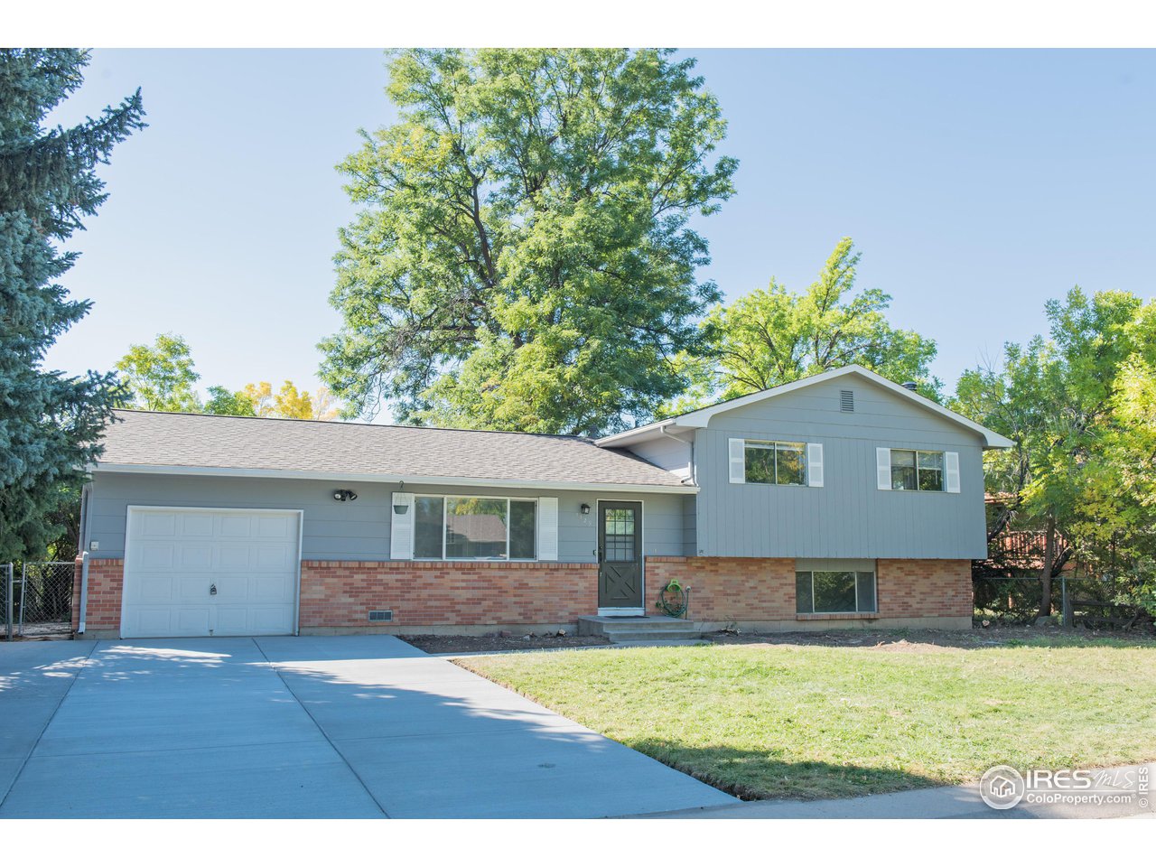 1129 Skyline Dr