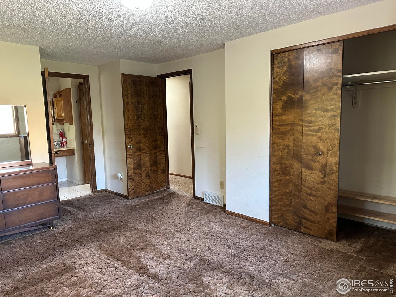 5506 Bitterbush Way