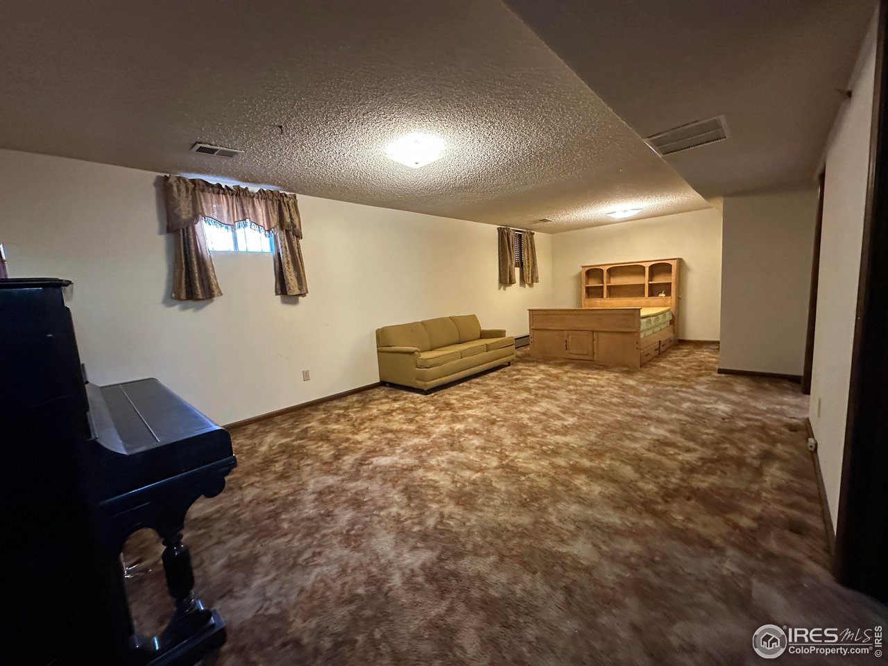 5506 Bitterbush Way
