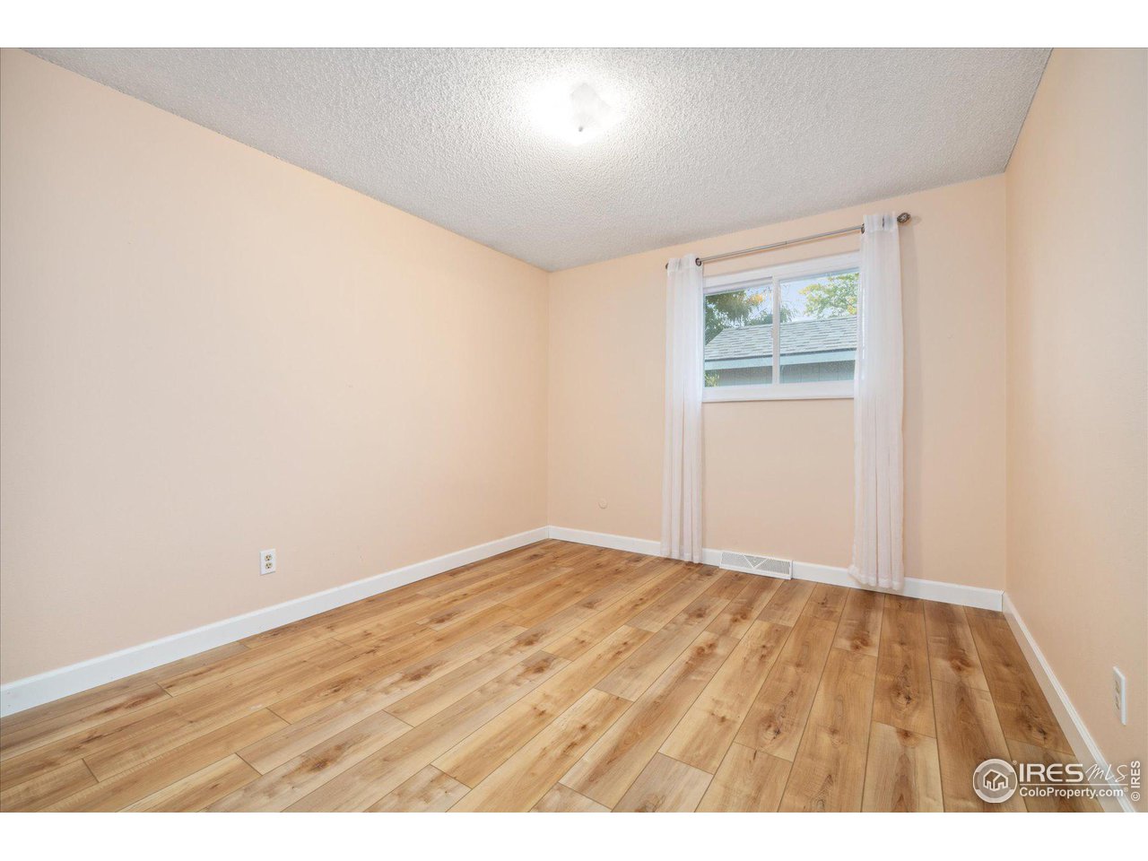 907 Bragg Pl