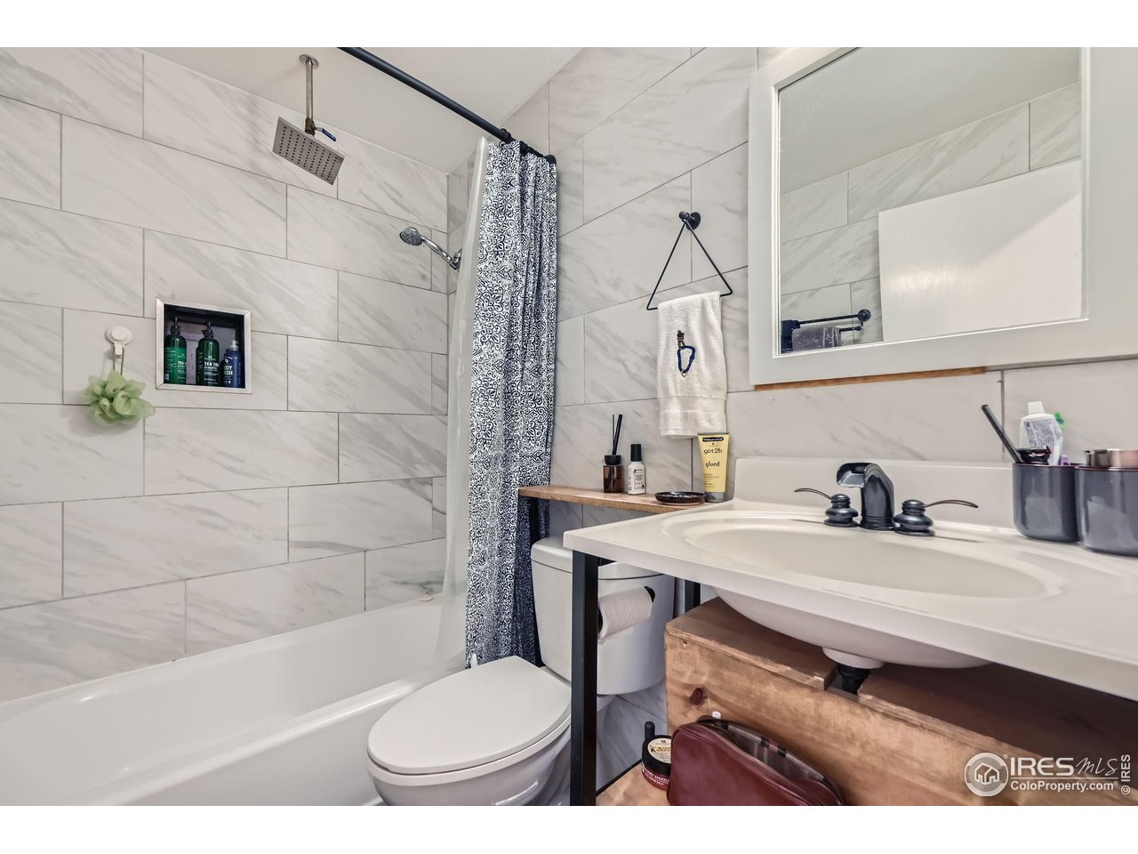 3393 Madison Ave W129
