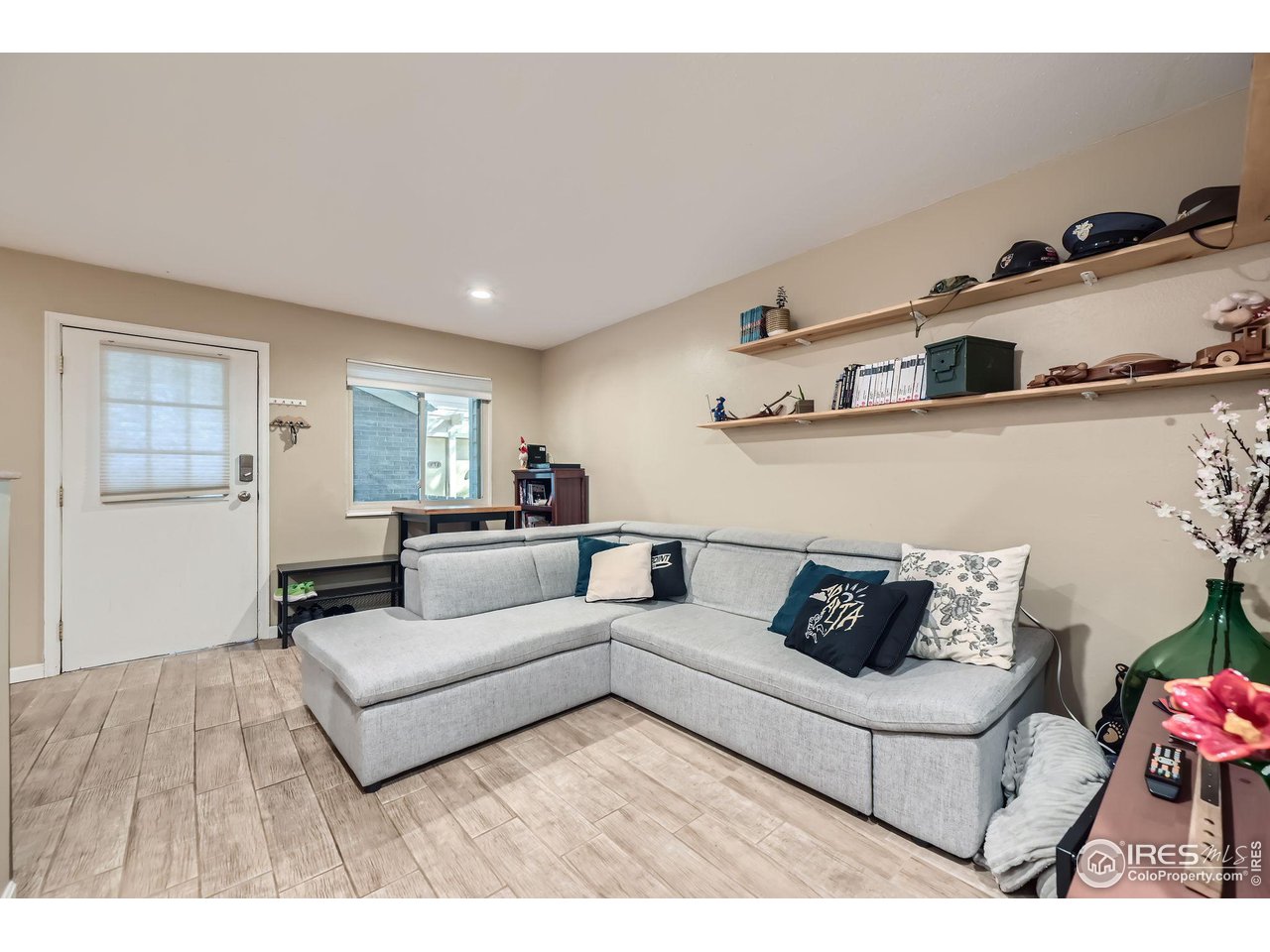 3393 Madison Ave W129
