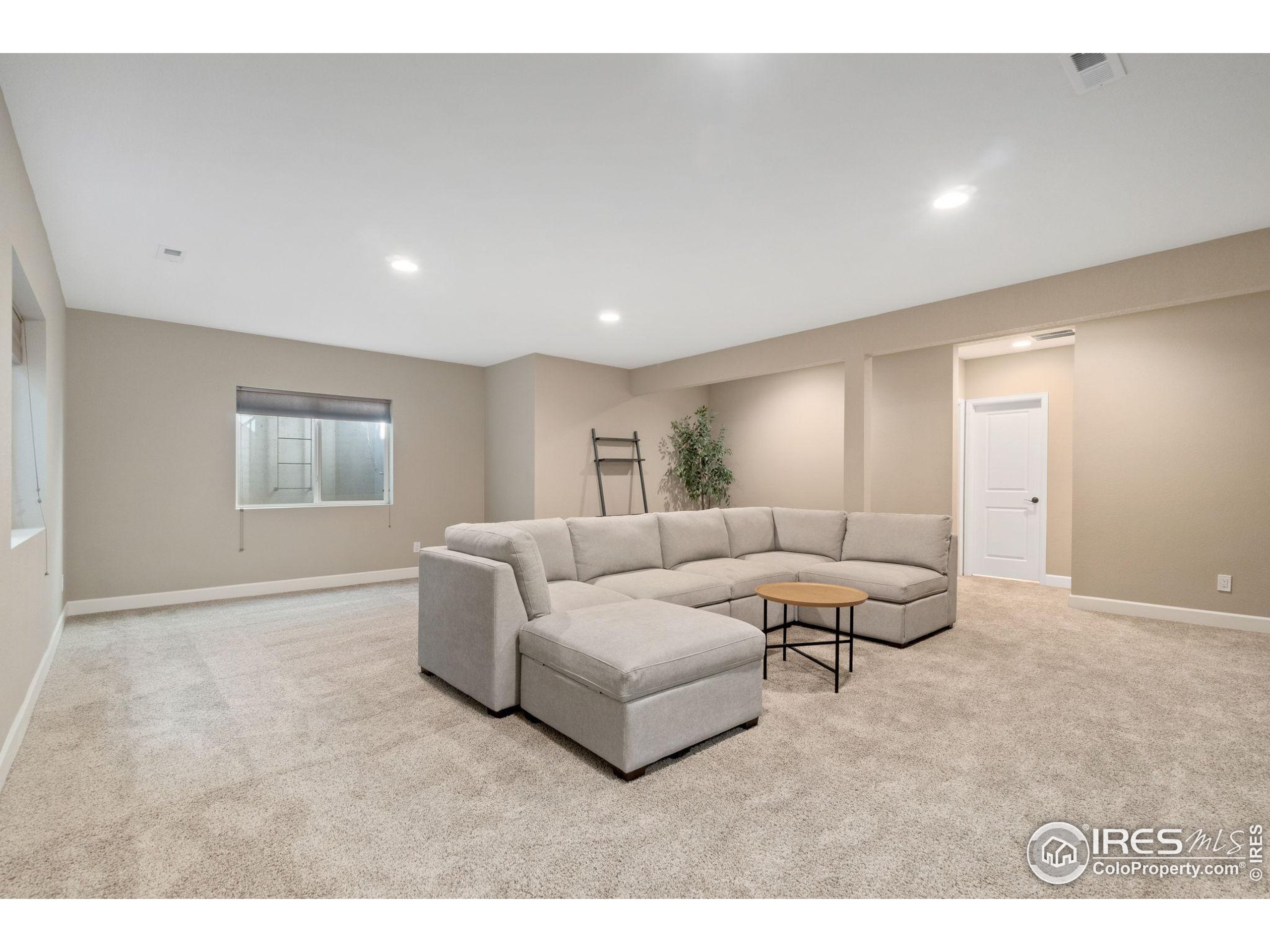 15841 Josephine Cir W