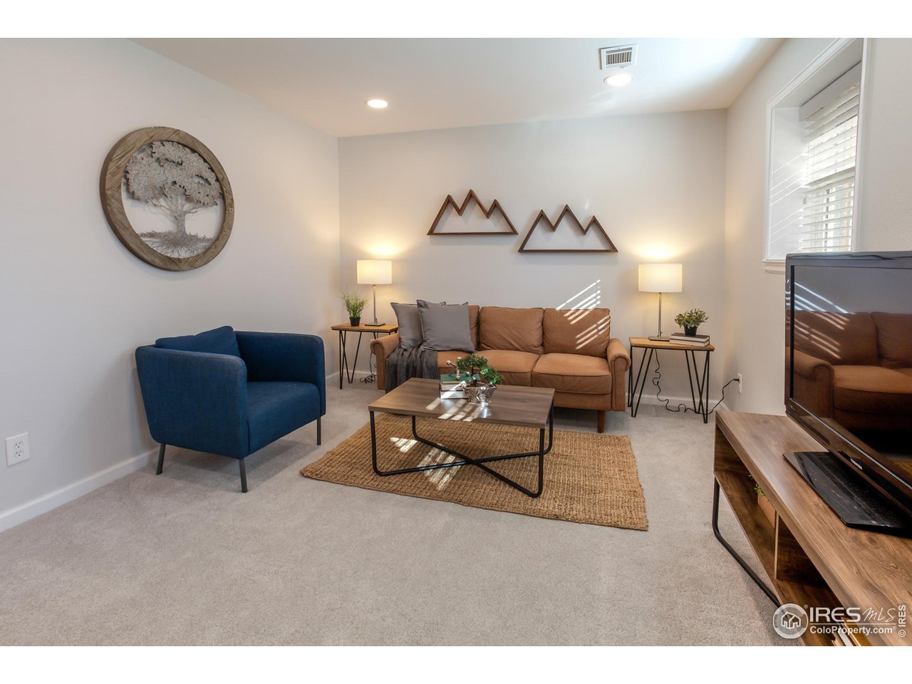 4413 Warbler Dr