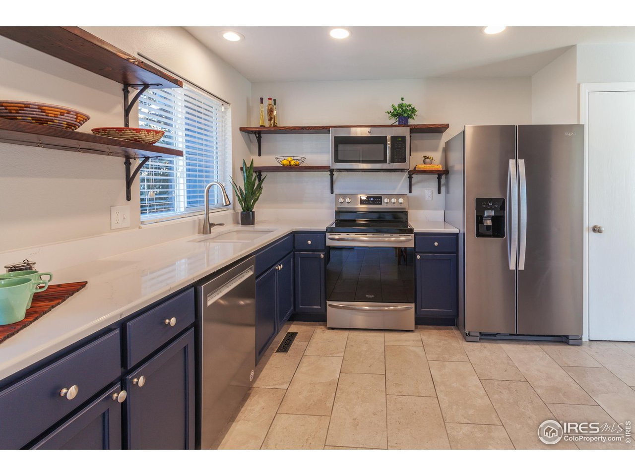 4413 Warbler Dr