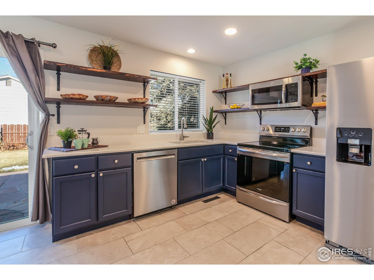 4413 Warbler Dr