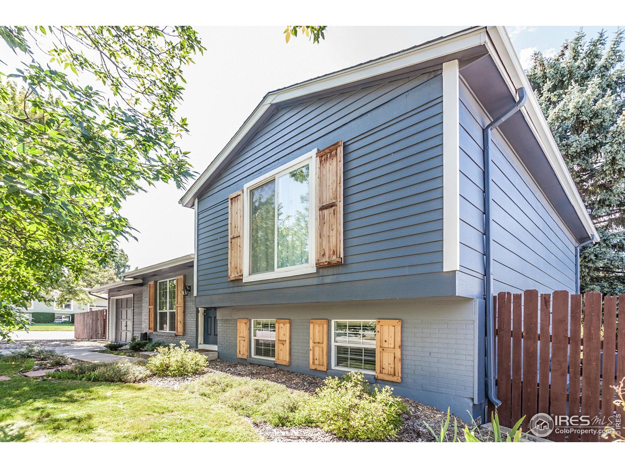4413 Warbler Dr