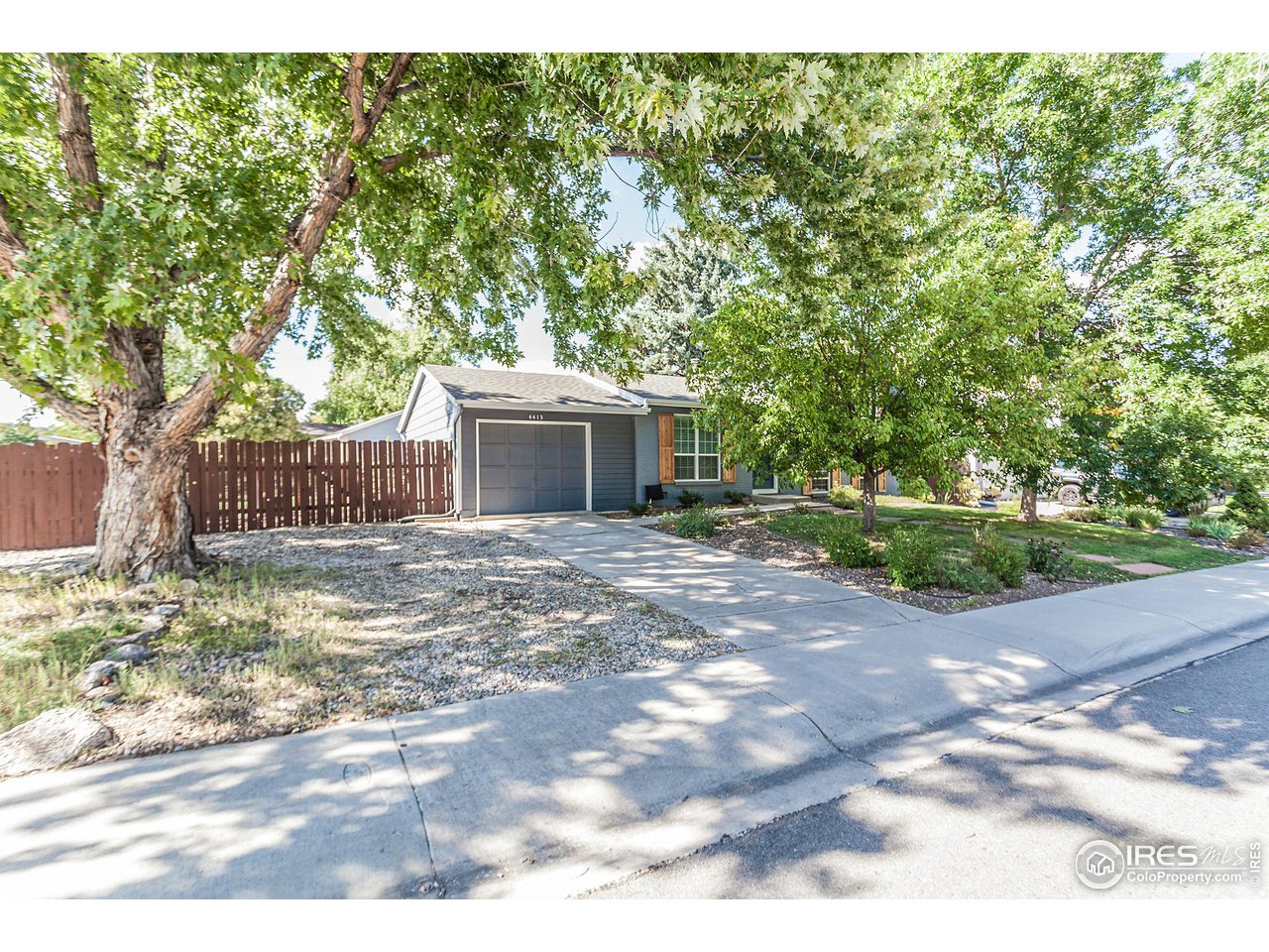 4413 Warbler Dr