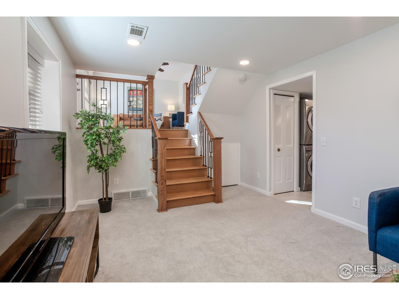 4413 Warbler Dr