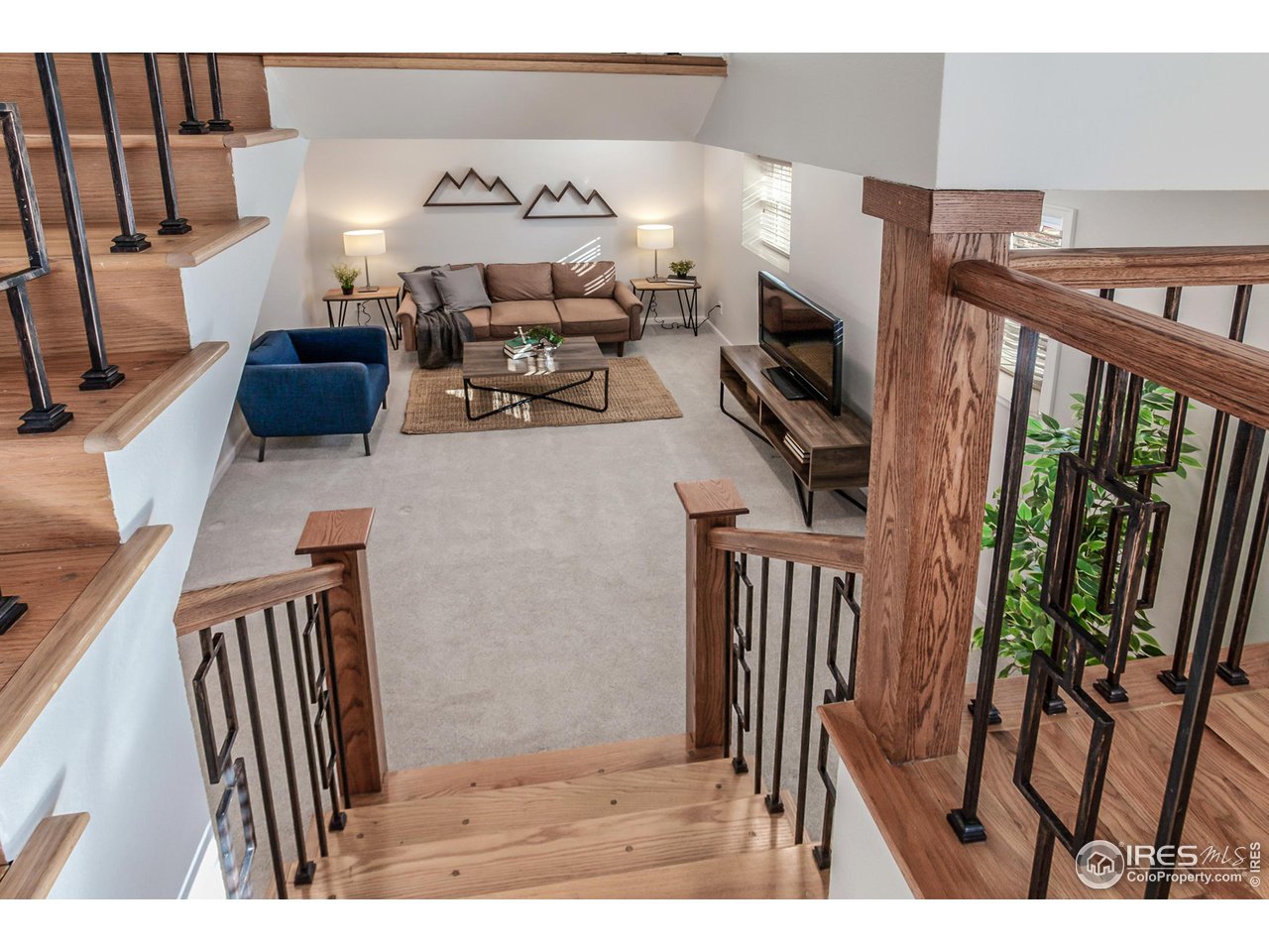 4413 Warbler Dr