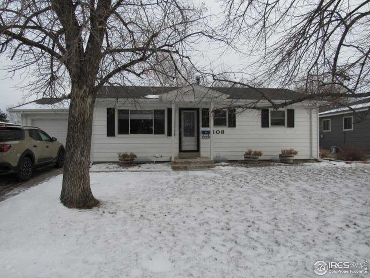 108 Dexter Pl