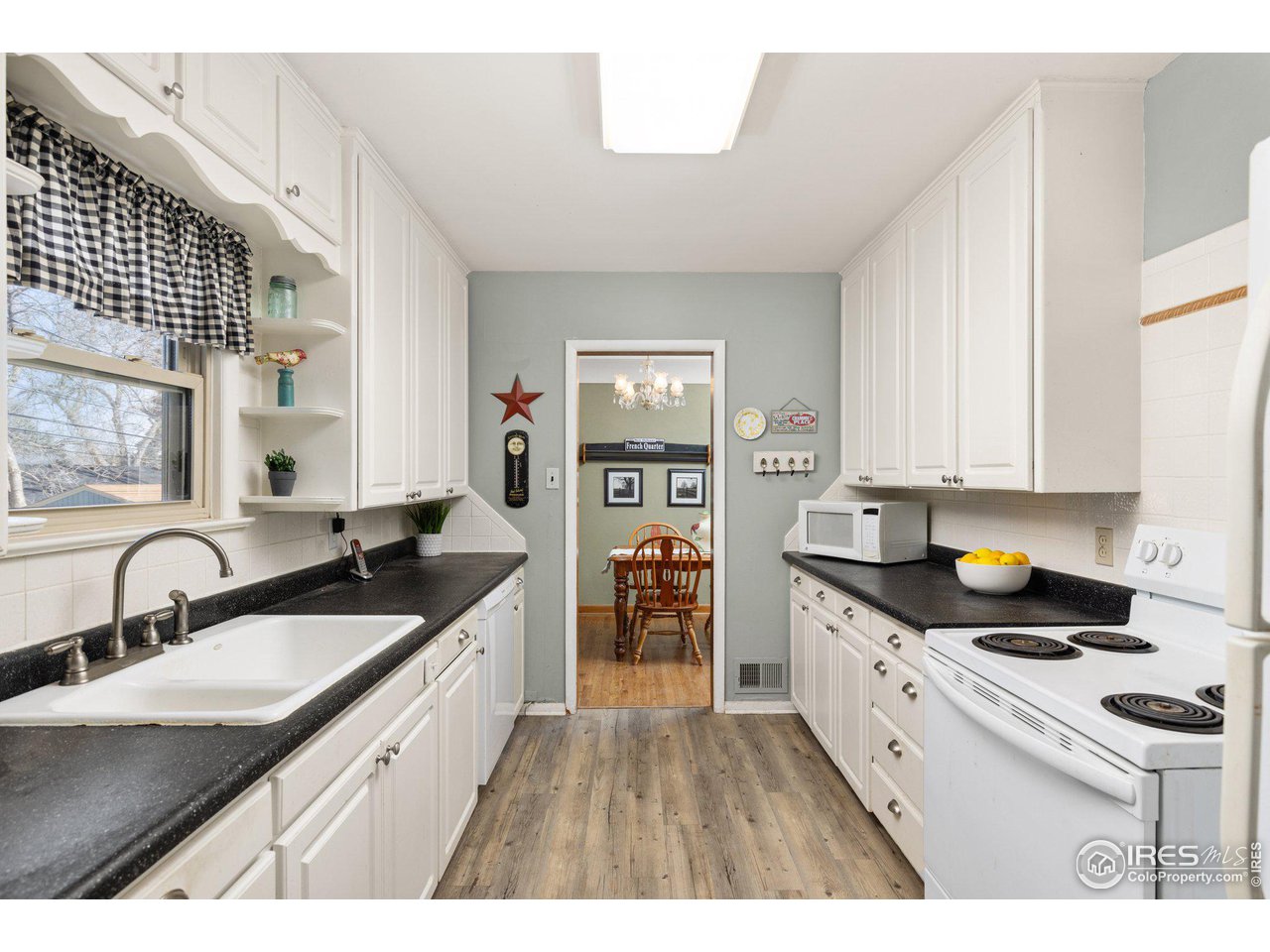 6 Sunset Cir
