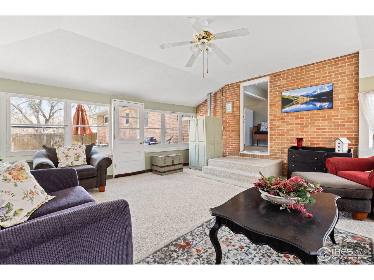 6 Sunset Cir