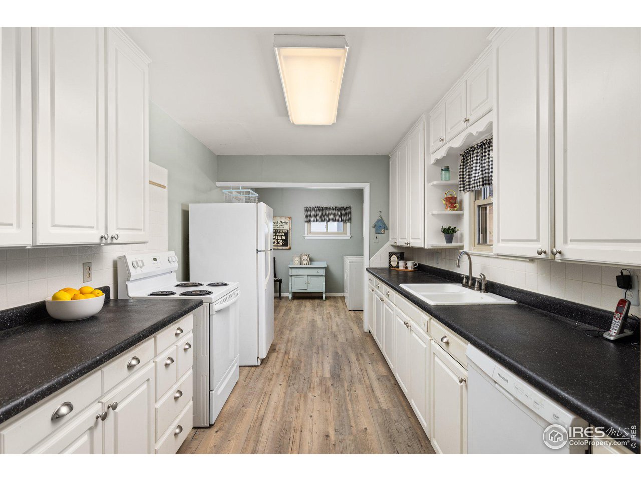 6 Sunset Cir