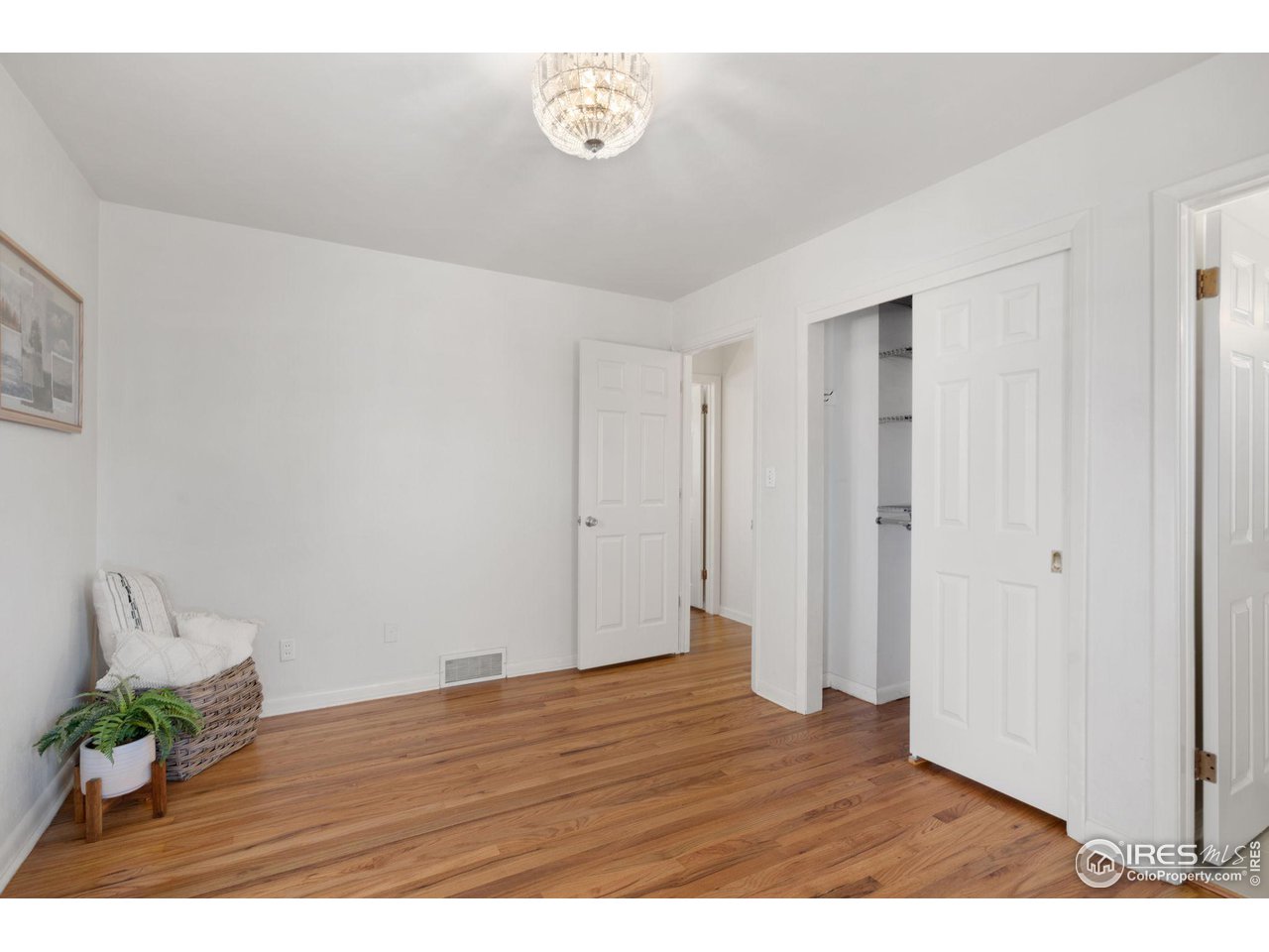 516 Villanova Ct